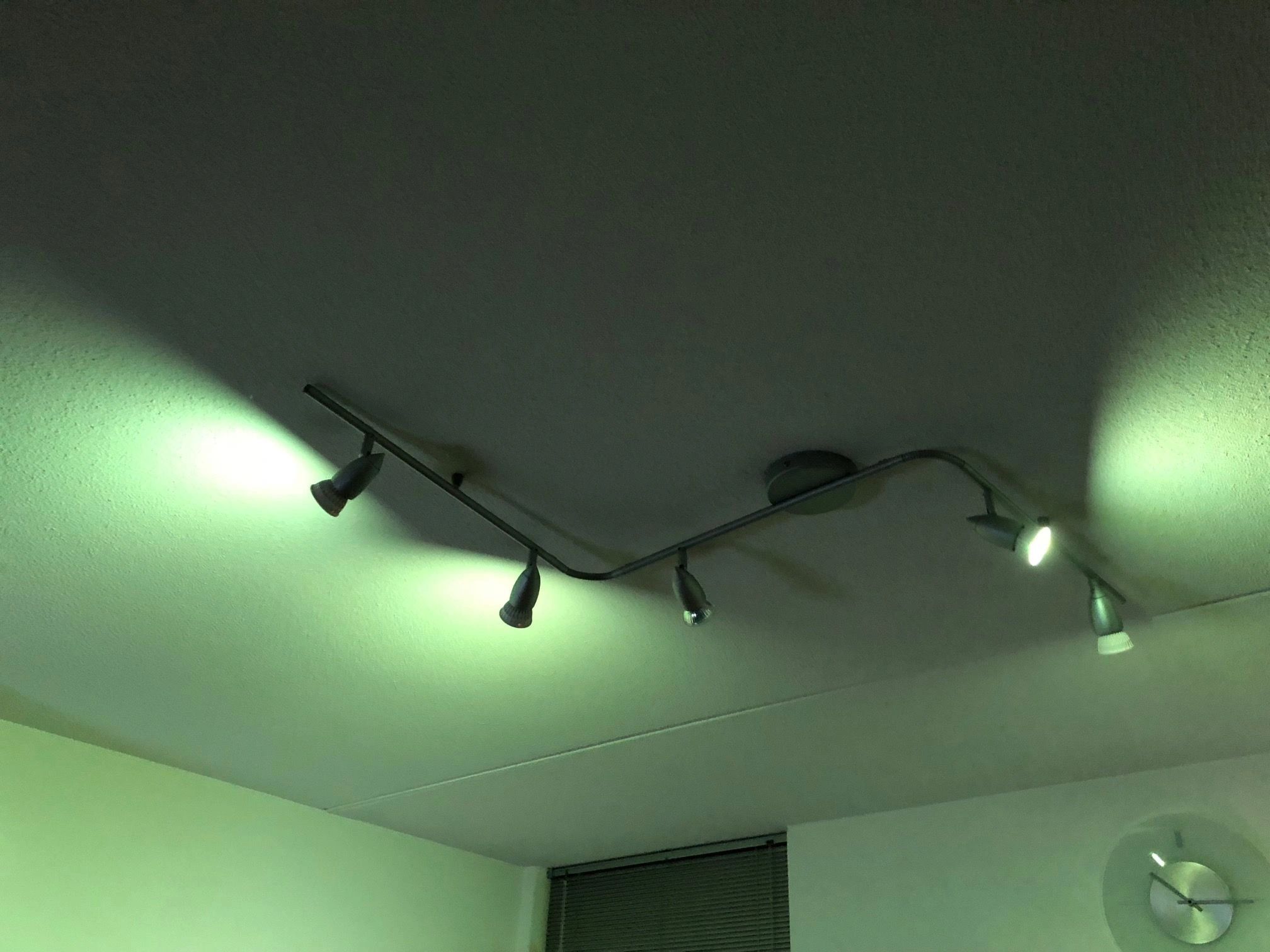 Wifi set met 1 tot 4 RGBW Led spots 4W GU10 fitting