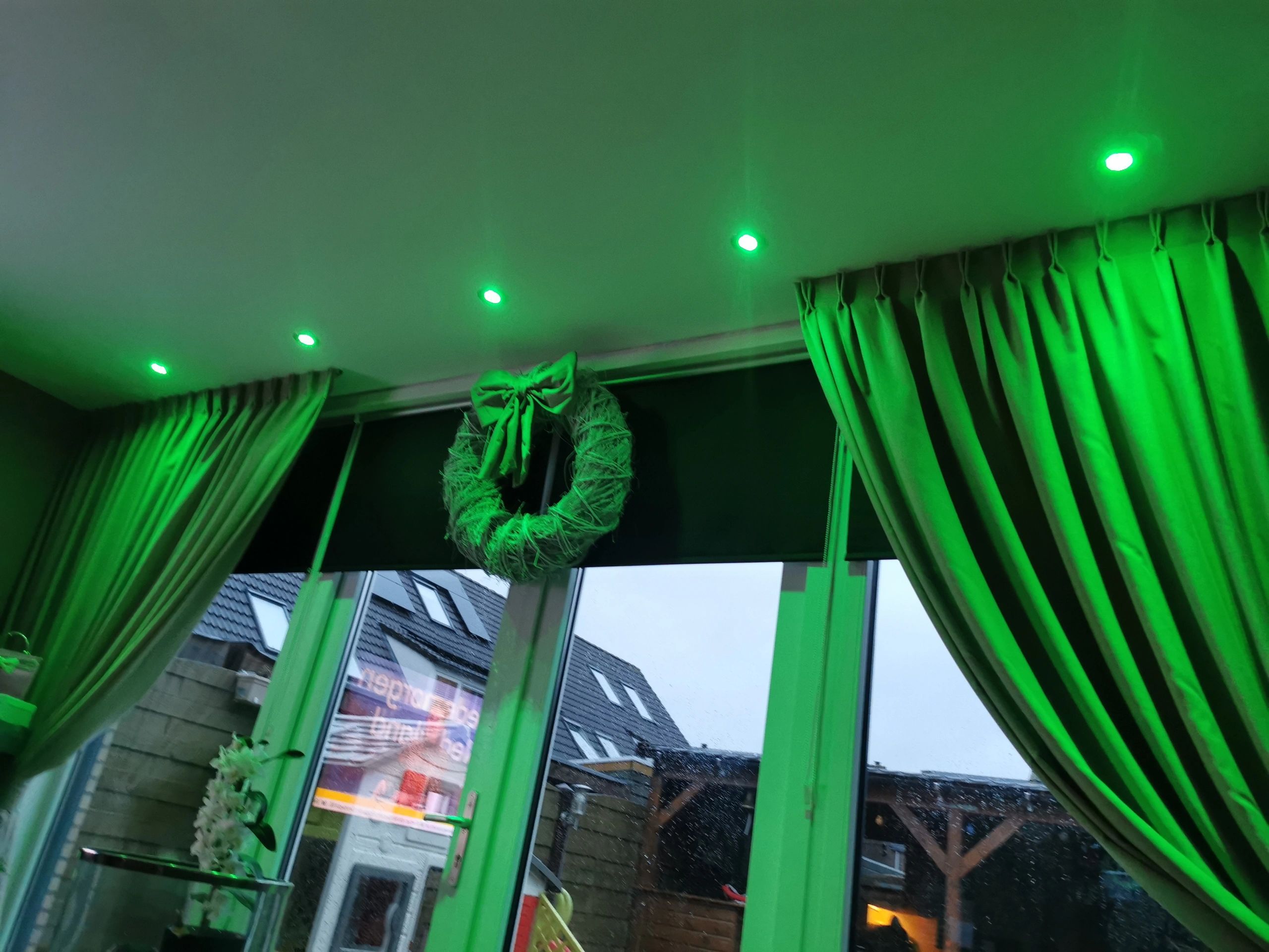 Wifi set met 1 tot 4 RGBW Led spots 4W GU10 fitting