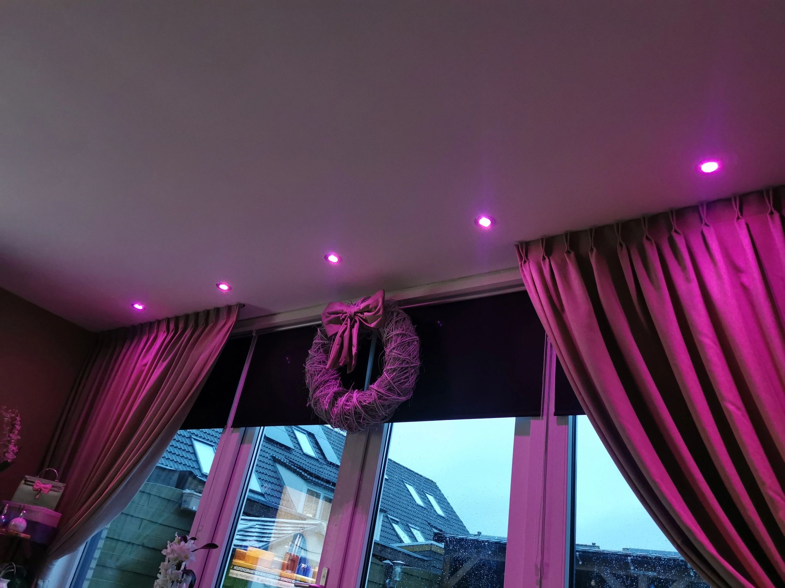 Wifi set met 1 tot 4 RGBW Led spots 4W GU10 fitting